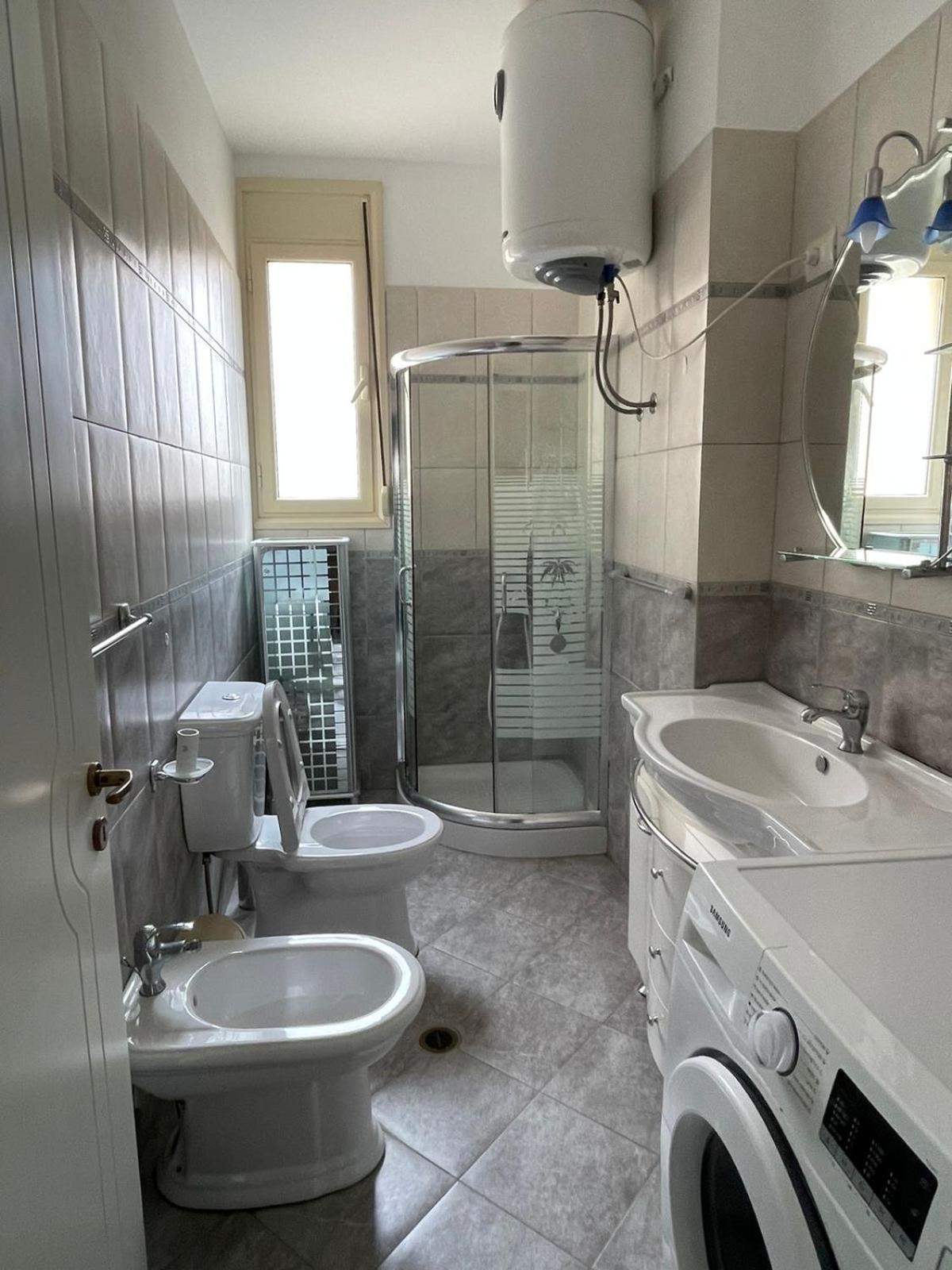 Visar Apartments Vlore Bagian luar foto